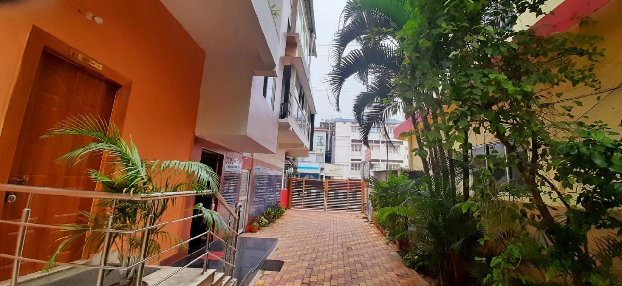 The Palm Suites , Incredible North East Tourism , Couples & Family Guwahati Exterior foto